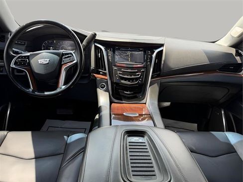 Used 2019 Cadillac Escalade ESV Luxury RWD image 31
