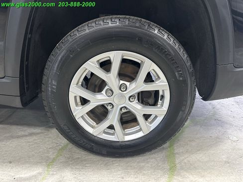 Used 2023 Jeep Grand Cherokee L Limited AWD/4WD image 16