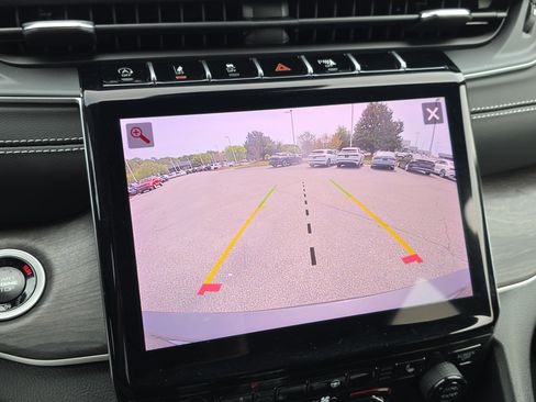 Used 2025 Jeep Grand Cherokee L Limited image 19