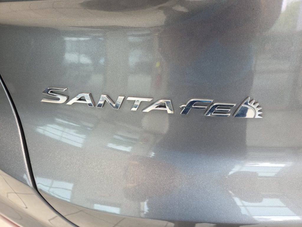 Used 2020 Hyundai Santa Fe SEL w/ Cargo Package FWD image 11