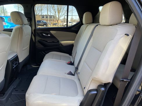 Used 2023 Chevrolet Traverse LS image 36