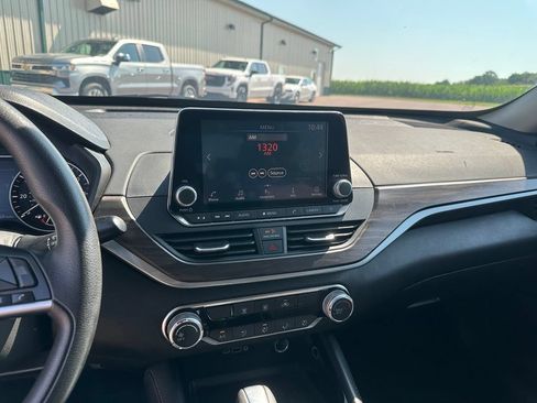 Used 2023 Nissan Altima 2.5 SV FWD image 16