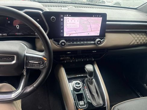 Used 2025 GMC Canyon Denali AWD/4WD image 11