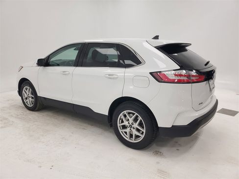 Used 2023 Ford Edge SEL image 5