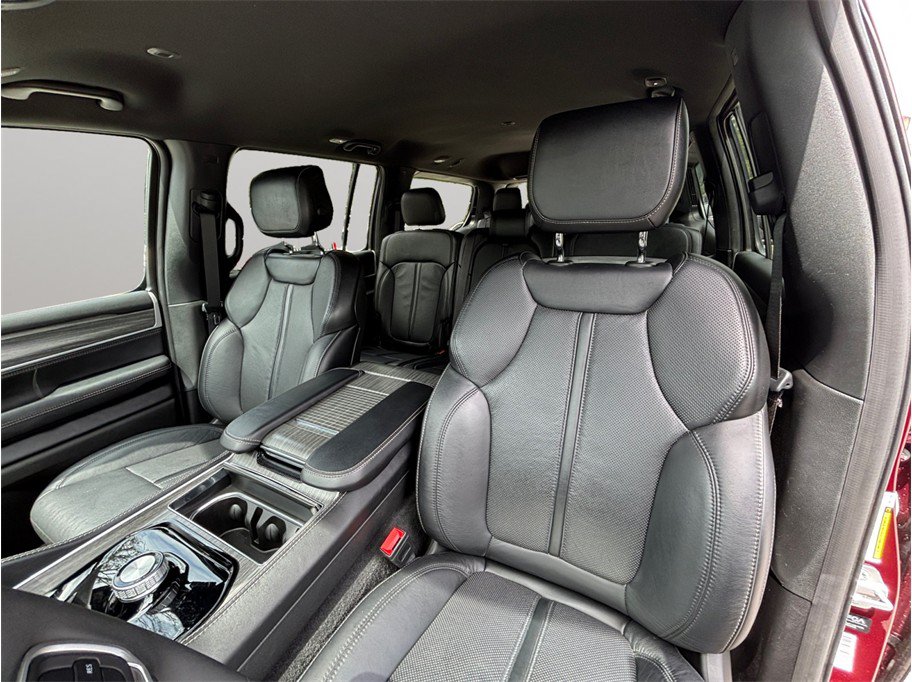 Used 2024 Jeep Wagoneer Series II w/ Flexible Seating Group RWD image 21