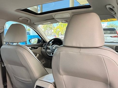 Used 2018 Volkswagen Passat 2.0T SE w/ SE Lighting Package FWD image 9