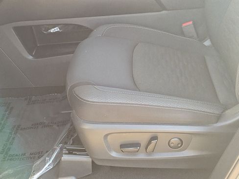 Certified 2025 Nissan Pathfinder SV FWD image 17