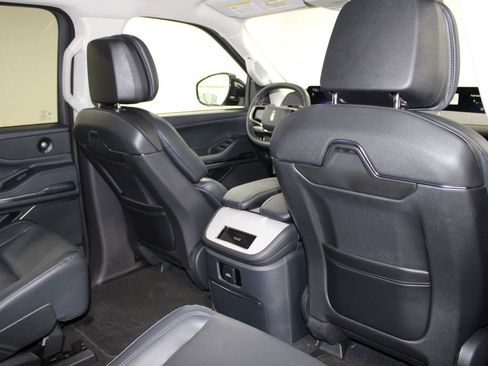 New 2026 Lincoln Navigator L Premier AWD/4WD image 35