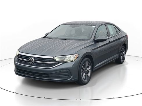 Used 2023 Volkswagen Jetta SE image 2