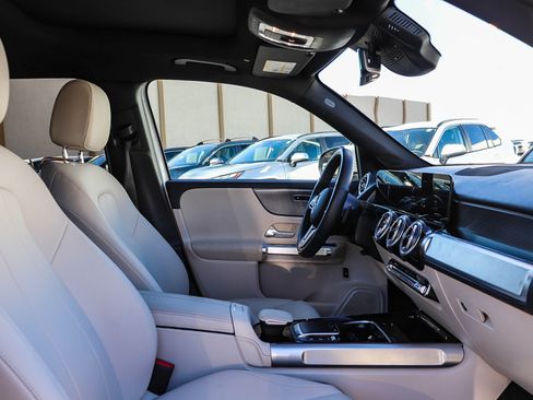 Used 2022 Mercedes-Benz GLB 250 4MATIC image 17