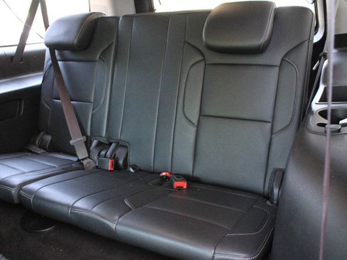 Used 2017 Chevrolet Suburban LT image 15