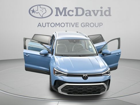 Used 2025 Volkswagen Taos SE w/ Black Wheel Package FWD image 42