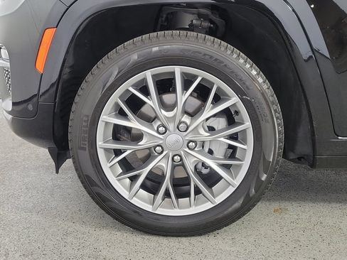 Used 2023 Jeep Grand Cherokee Summit AWD/4WD image 9