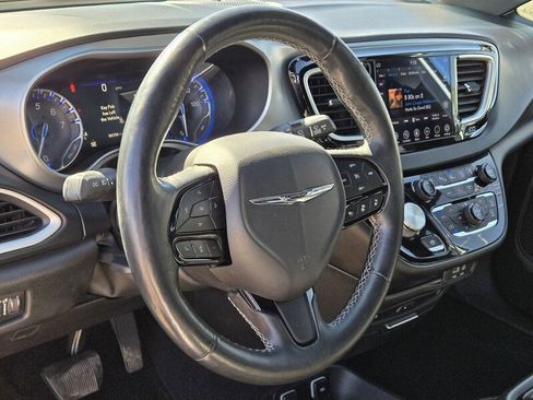 Used 2020 Chrysler Pacifica Touring-L Plus FWD image 19