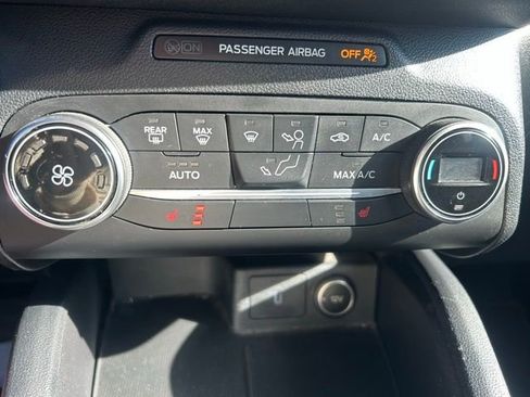 Used 2020 Ford Escape SE image 18