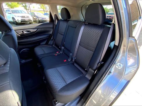 Used 2018 Nissan Rogue SV image 20