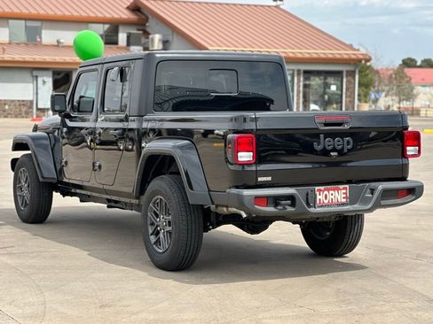 New 2025 Jeep Gladiator Sport image 5