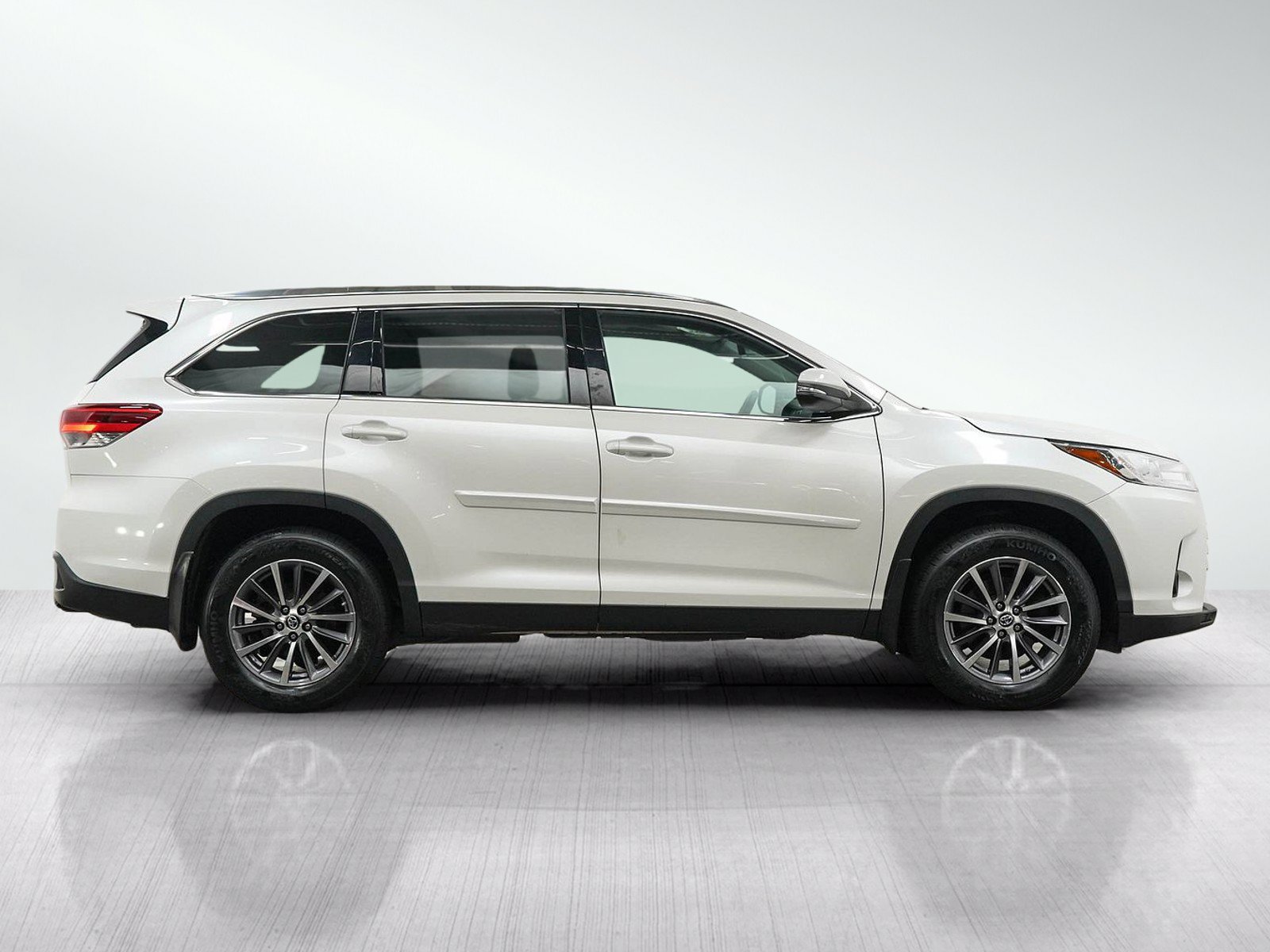 Used 2019 Toyota Highlander XLE AWD/4WD image 6