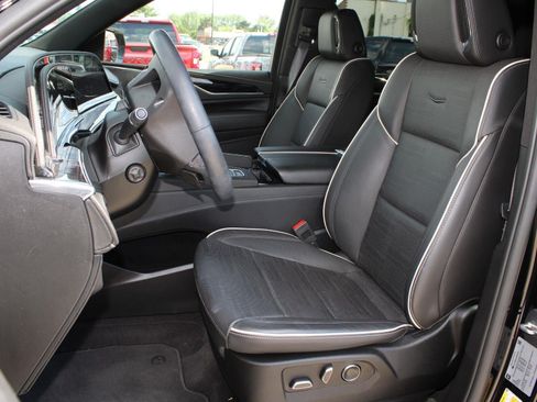 Used 2023 Cadillac Escalade Sport w/ LPO, ONYX Package AWD/4WD image 21