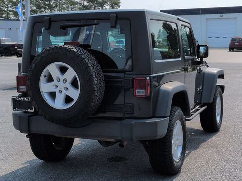Used 2018 Jeep Wrangler Sport AWD/4WD image 3
