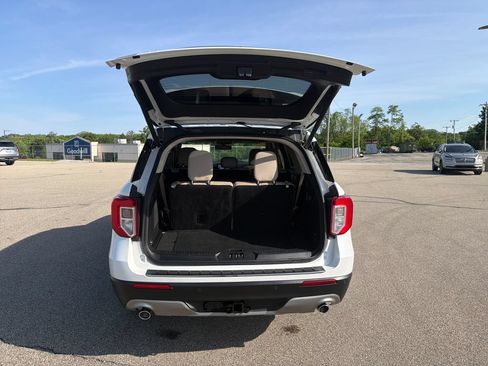 Used 2022 Ford Explorer Limited w/ Equipment Group 301A AWD/4WD image 13