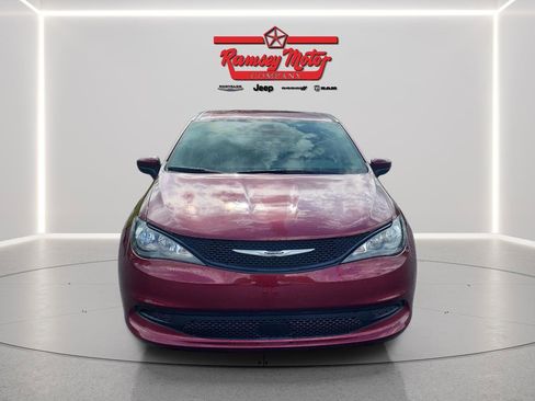 Used 2023 Chrysler Voyager LX FWD image 8