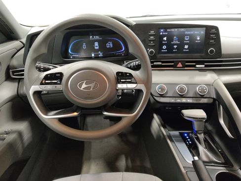 Used 2024 Hyundai Elantra SE image 22