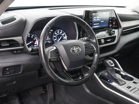 Used 2020 Toyota Highlander XLE AWD/4WD image 22