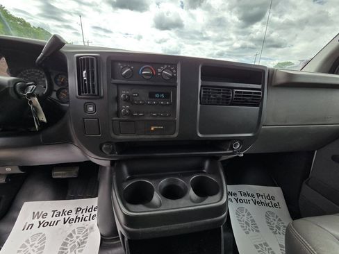 Used 2006 Chevrolet Express 1500 RWD image 26