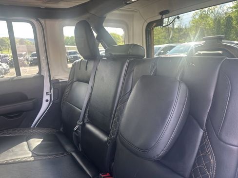 Used 2023 Jeep Wrangler Unlimited Sahara AWD/4WD image 14
