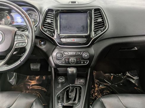 Used 2019 Jeep Cherokee Limited image 28