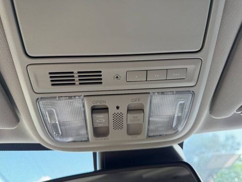 Used 2014 Honda Odyssey Touring Elite image 24