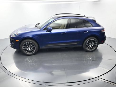 Certified 2025 Porsche Macan AWD/4WD image 33