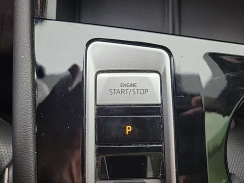 Used 2024 Volkswagen Atlas SEL Premium R-Line image 26