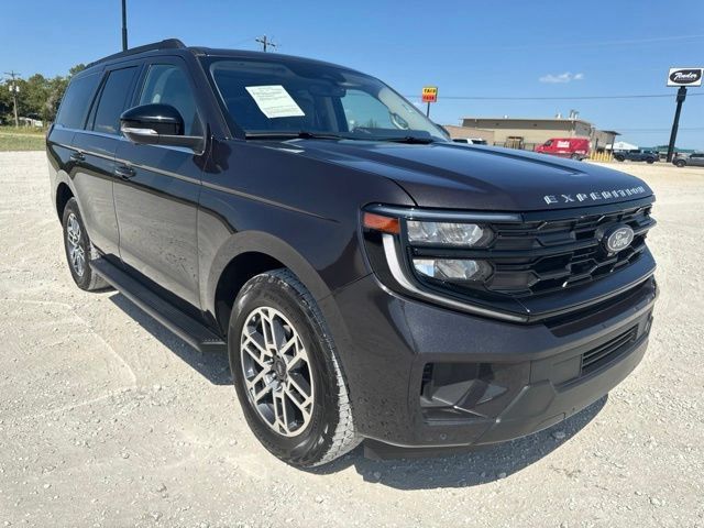 Used 2025 Ford Expedition Active AWD/4WD image 8