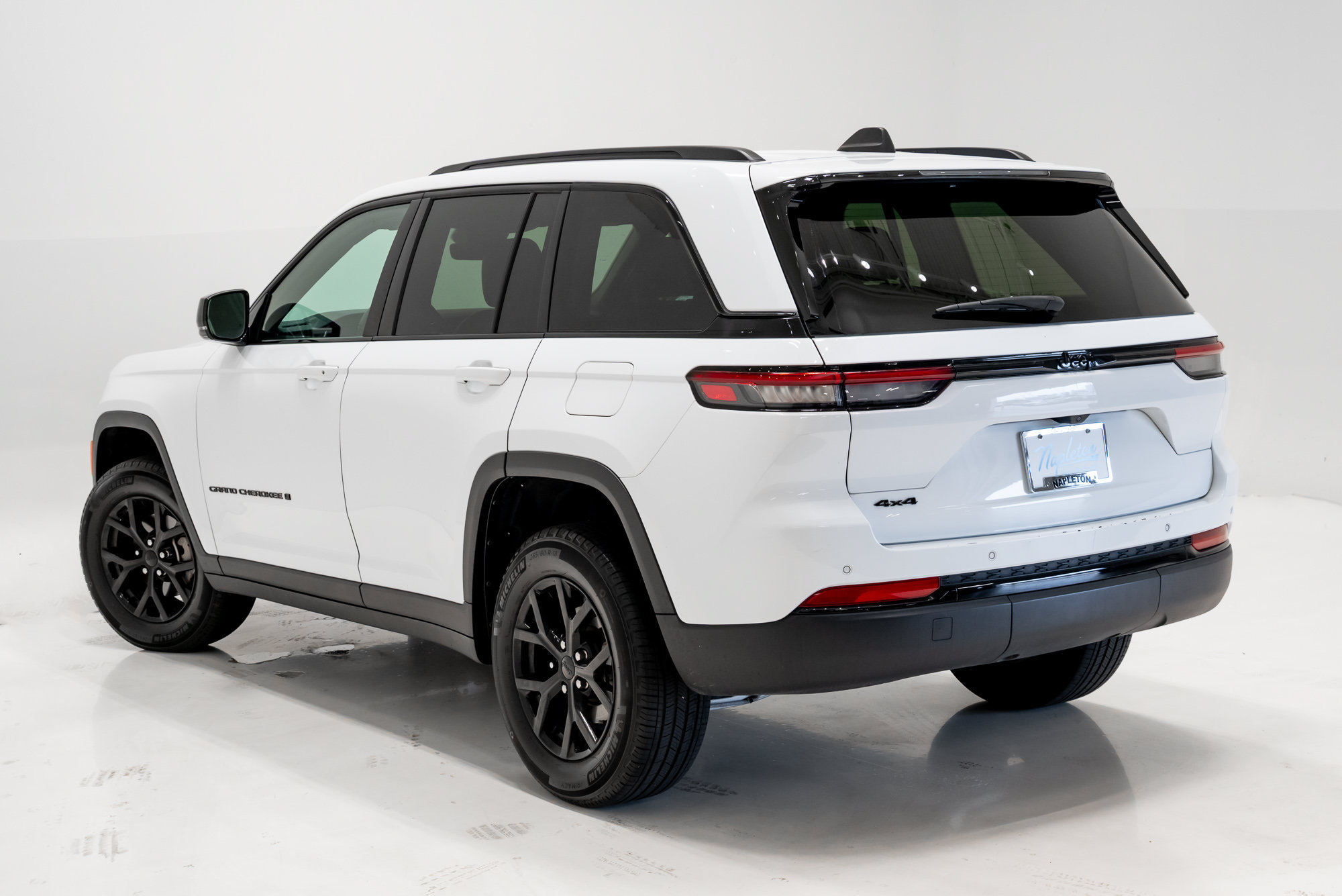 Certified 2025 Jeep Grand Cherokee Altitude AWD/4WD image 31
