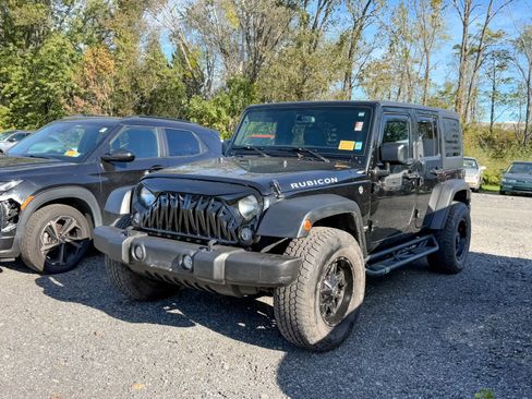 Used 2018 Jeep Wrangler Unlimited Rubicon w/ Connectivity Group image 3