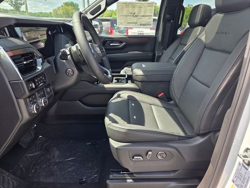 New 2026 GMC Yukon Denali w/ Denali Reserve Package AWD/4WD image 4