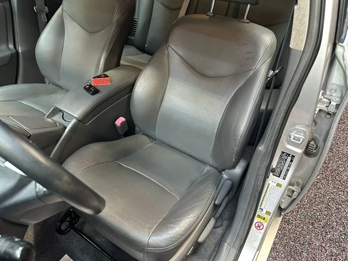 Used 2010 Toyota Prius Five FWD image 19