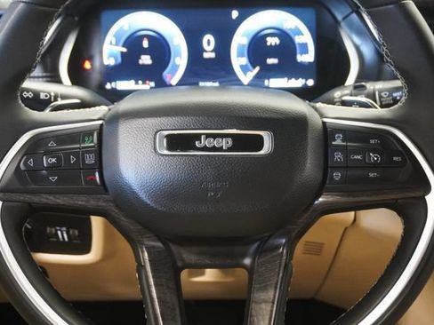 Used 2025 Jeep Grand Cherokee L Limited AWD/4WD image 20