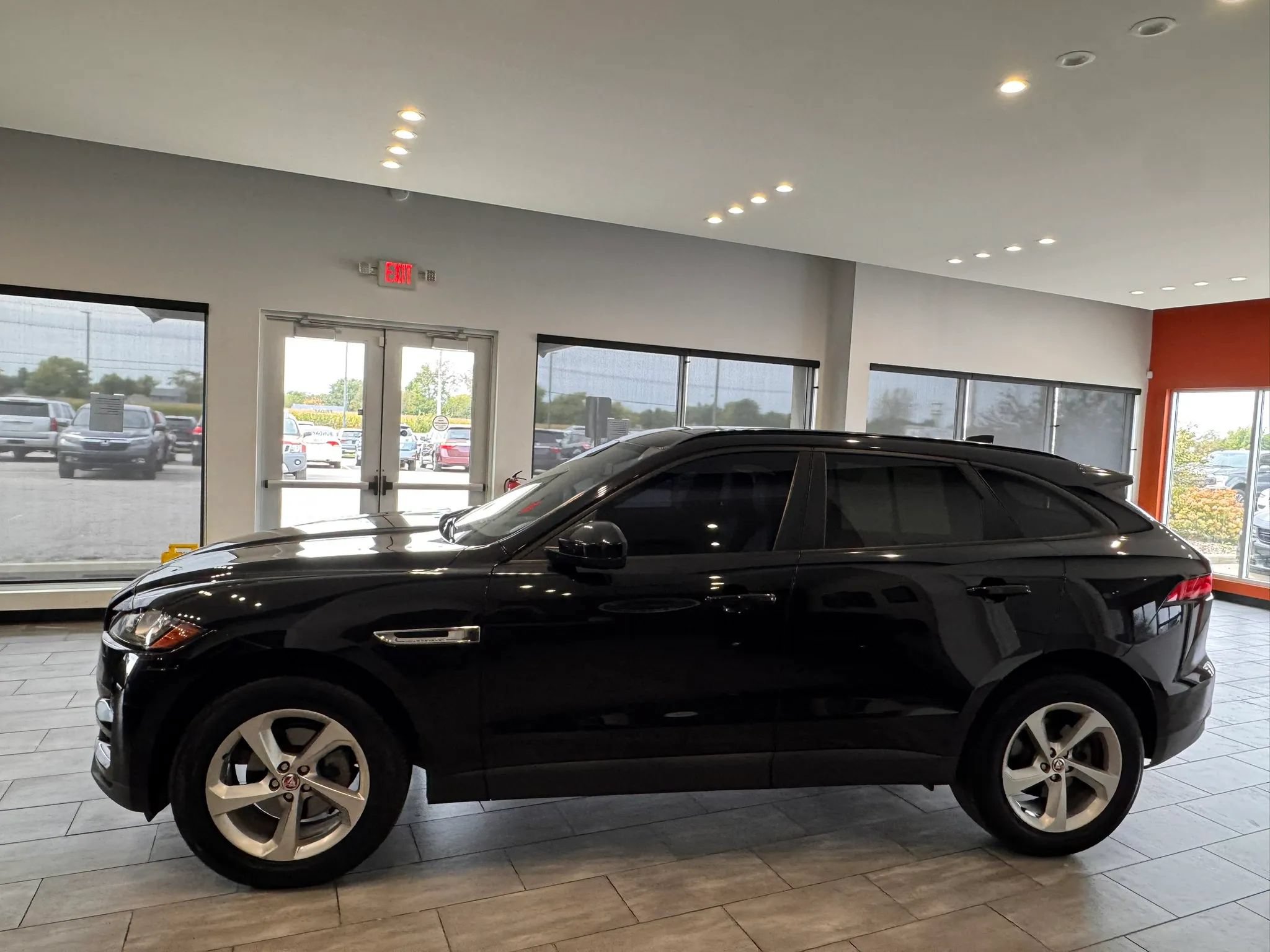 Used 2017 Jaguar F-PACE Premium AWD/4WD image 8