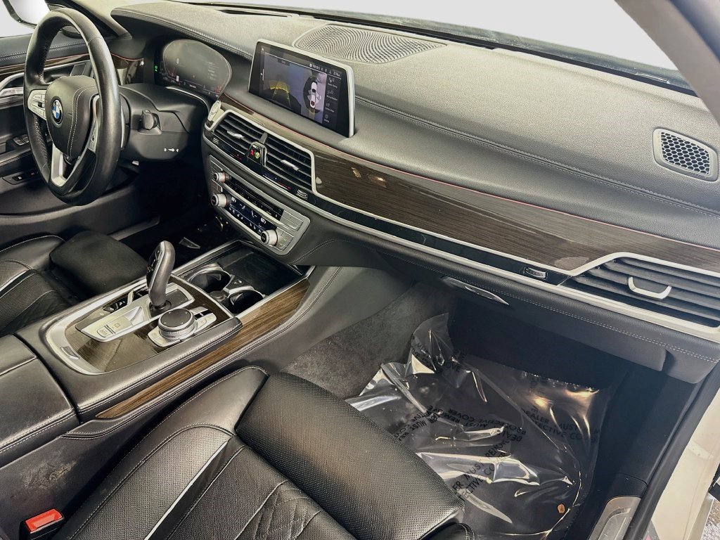 Used 2020 BMW 740i RWD image 29