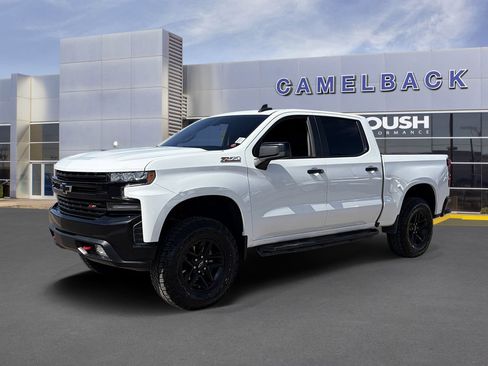 Used 2021 Chevrolet Silverado 1500 LT Trail Boss w/ Convenience Package II AWD/4WD image 2