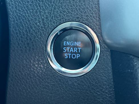 Used 2018 Toyota Highlander Limited image 24