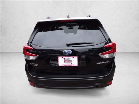 Used 2024 Subaru Forester Premium image 3