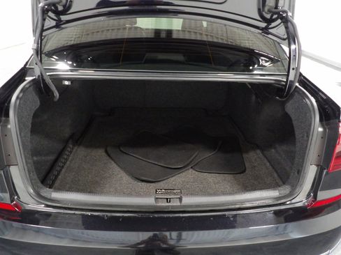 Used 2018 Volkswagen Passat 2.0T S image 8