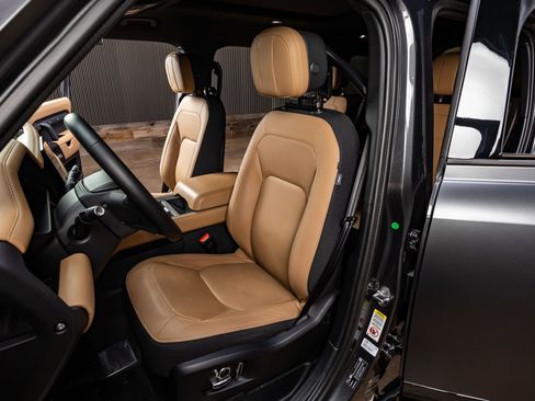 Used 2025 Land Rover Defender 130 X image 27