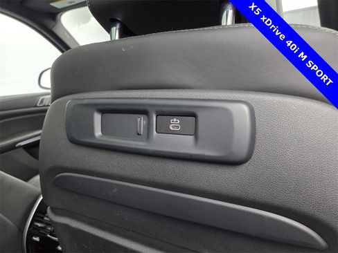 Used 2021 BMW X5 xDrive40i w/ M Sport Package image 28