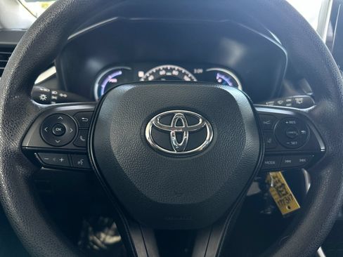 Used 2025 Toyota RAV4 LE AWD/4WD image 20