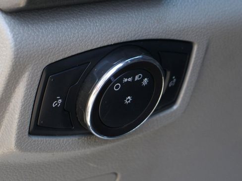 Used 2018 Ford F550 2WD Regular Cab Super Duty image 26